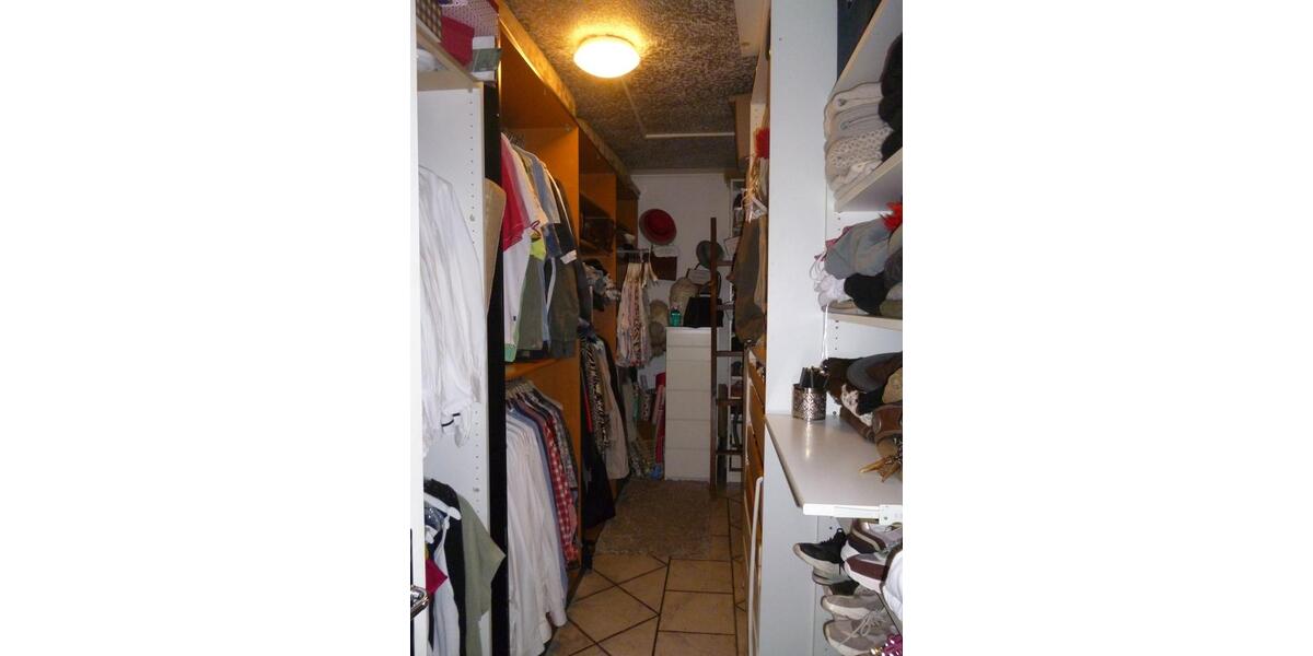 Etagenwohnung Mönchengladbach Ost - 2 Zimmer, 170 m&sup2;, 1.200&euro; | Angebot:24849031