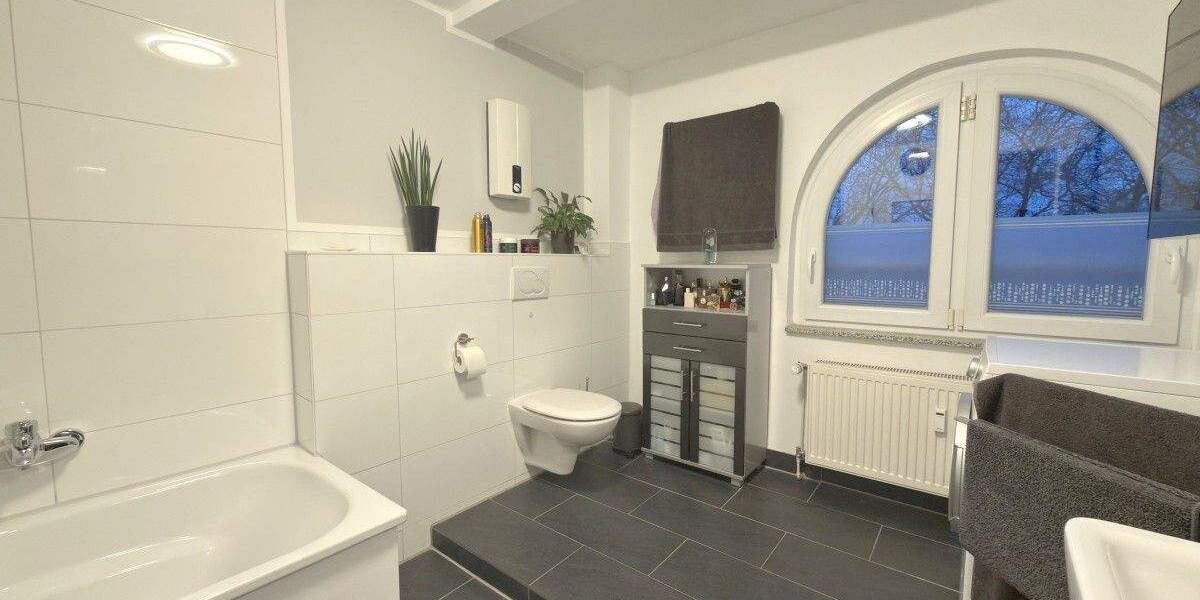 Etagenwohnung Oberhausen Altstadt-Mitte - 3 Zimmer, 113 m&sup2;, 945&euro; | Angebot:25250361