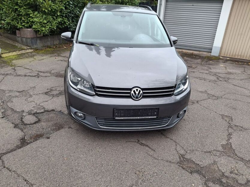 VW Touran 138.600 km 7.800 € Köln 51147