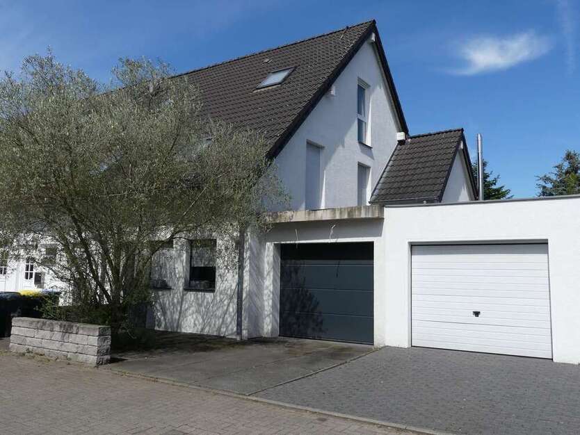 Haus zum Kaufen in Düsseldorf 0 € 145 m²