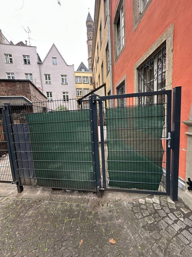 Köln Altstadt: Vielseitige Gewerbefläche mit 2 verbundenen Etagen u. kl. Außenbereich ab ca. 112025