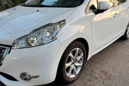 Peugeot 208 156.000 km 4.700 &euro; Mönchengladbach 41238