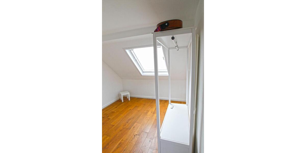 Kernsaniertes Haus mit großem Garten in NE-Holzheim 6 zimmer