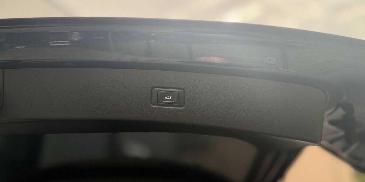 Audi Q7 3.0 TDI e-tron quattro / Panorama / Kamera 179.000 km 30.900 &euro; Mönchengladbach 41066