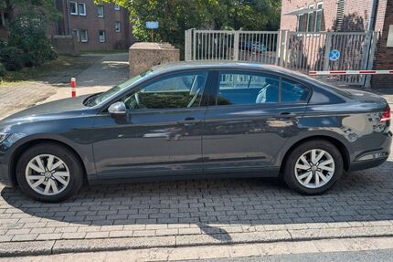 VW Passat 59.300 km 12.490 € Duisburg 47053