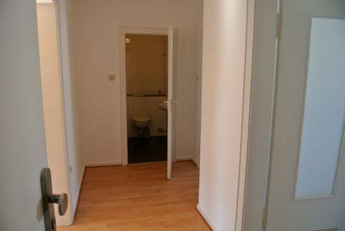 Wohn und Geschäftshaus mit fünf Wohnungen und drei Gewerbeeinheiten im Mülheim-Mitte