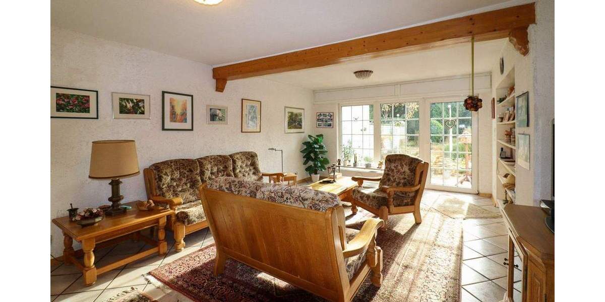 Einfamilienhaus mit großem Grundstück und zusätzlichem sanierungsbedürftigen Wohngebäude 5 zimmer