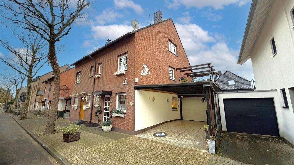 Doppelhaushälfte in Oberhausen-Eisenheim mit Garten, Garage, Carport, zwei Terrassen und mehr! 6 zimmer