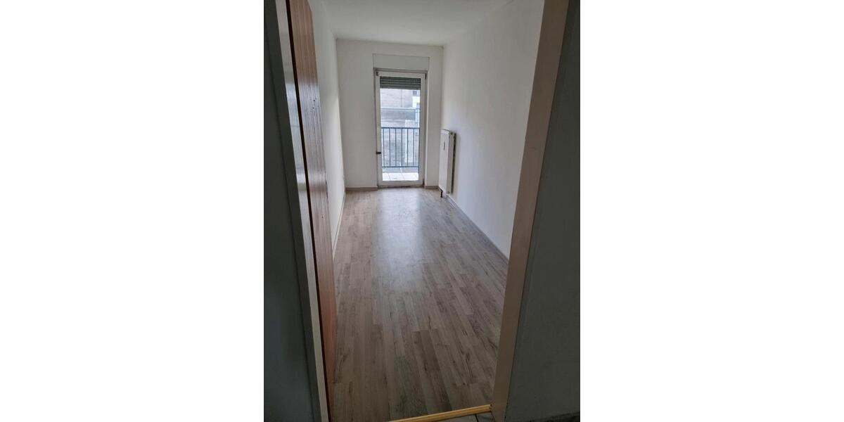 Etagenwohnung Mönchengladbach Süd - 3 Zimmer, 83 m&sup2;, 1.300&euro; | Angebot:26127004