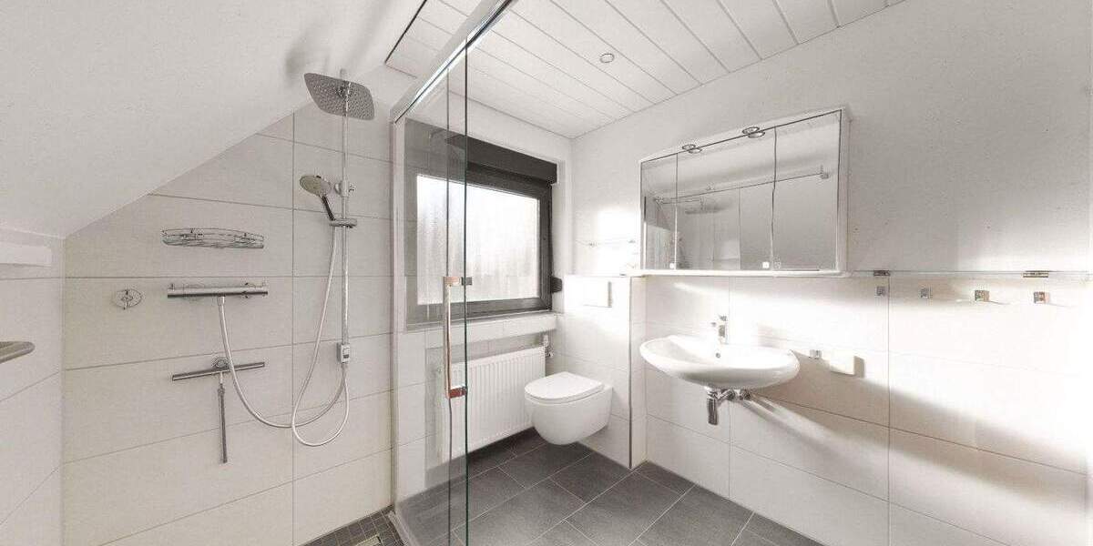 *** Charmantes Einfamilienhaus mit großzügigem Garten, Garage und vielfältigen Nutzungsmöglichkeiten *** 6 zimmer