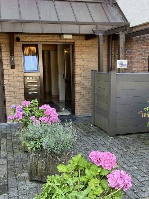 Große leerstehende 3,5 Zi.- Wohnung in ruhiger Top-Lage mit großem Balkon und Garage