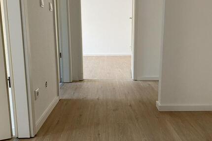 Zentral-Ruhig- Komplett sannierte Wohnung, Balkon, neue Einbauküche, Aufzug, Tiefgarage 2 zimmer