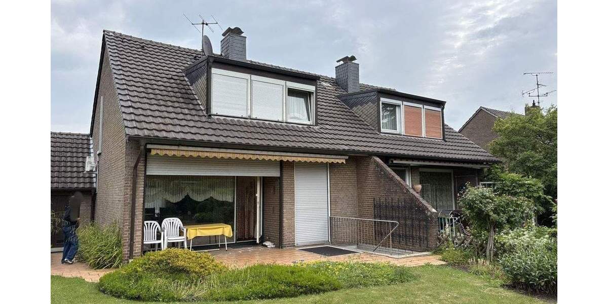 Doppelhaushälfte mit 2 Garagen 4 zimmer