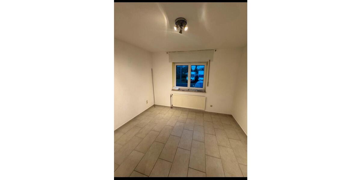 Erdgeschoßwohnung Grevenbroich Neuenhausen - 4 Zimmer, 135 m&sup2;, 1.400&euro; | Angebot:25718296