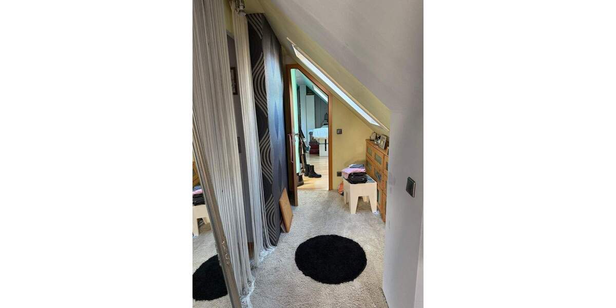 Modernisierte Wohnung mit 25m² Hobbyfläche im Dachgeschoss 2 zimmer