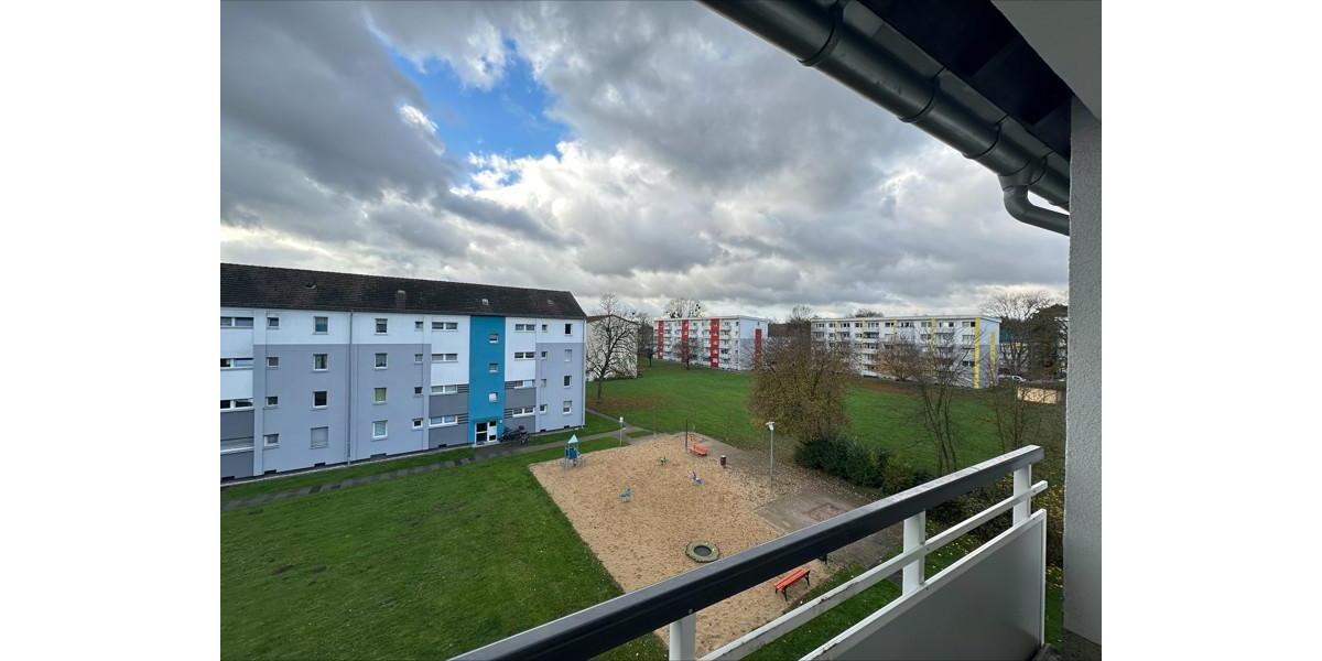 Praktisch geschnittene 2,5-Zimmer-Wohnung mit Balkon! zimmer