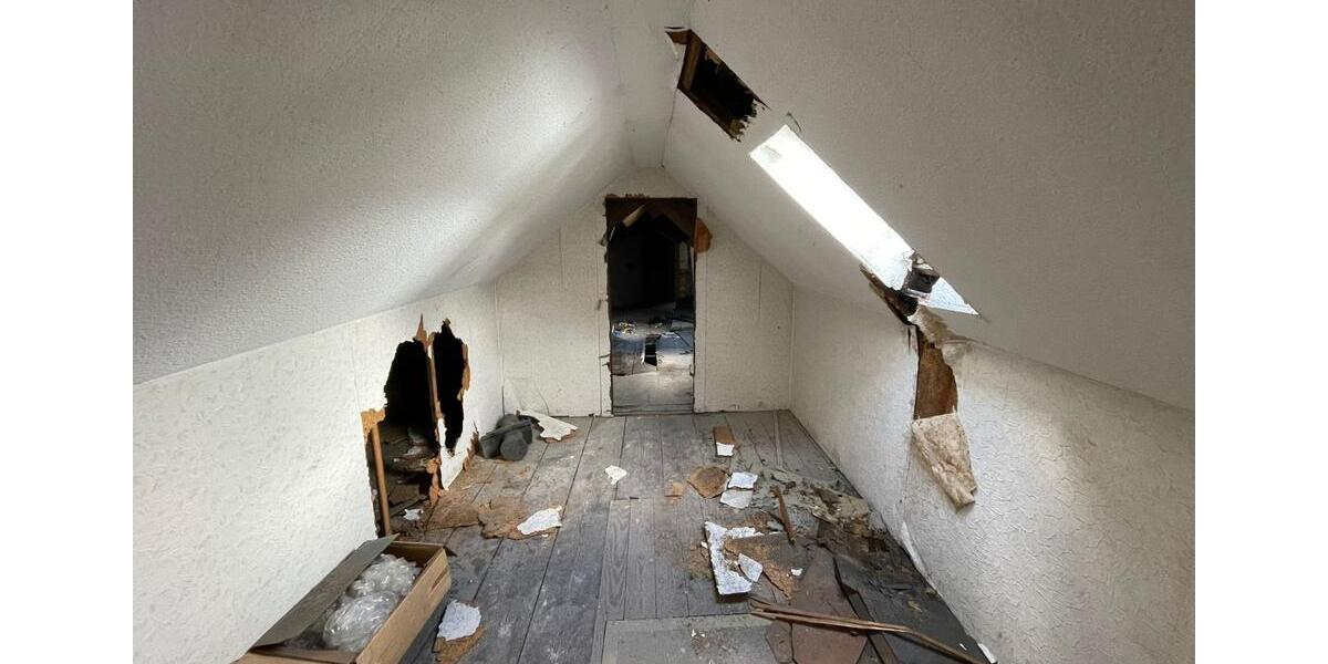 Dachgeschossrohlung zum Ausbau 2 Wohnungen-Dachneubau notwnedig 5 zimmer