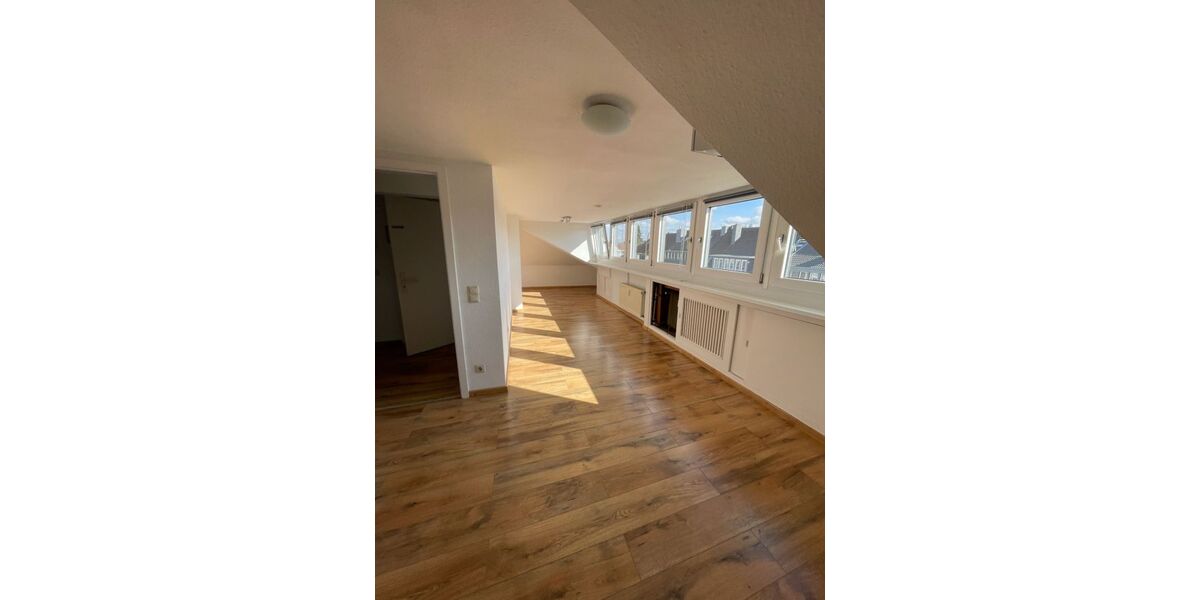 Provisionsfrei* SOFORT FREI! Rhein-nah - 2-Zm Penthouse Oberkassel - renoviert, Klimaanlage Einbauküche 55m² - Einfamilienhaus Düsseldorf Oberkassel | Angebot:27074522