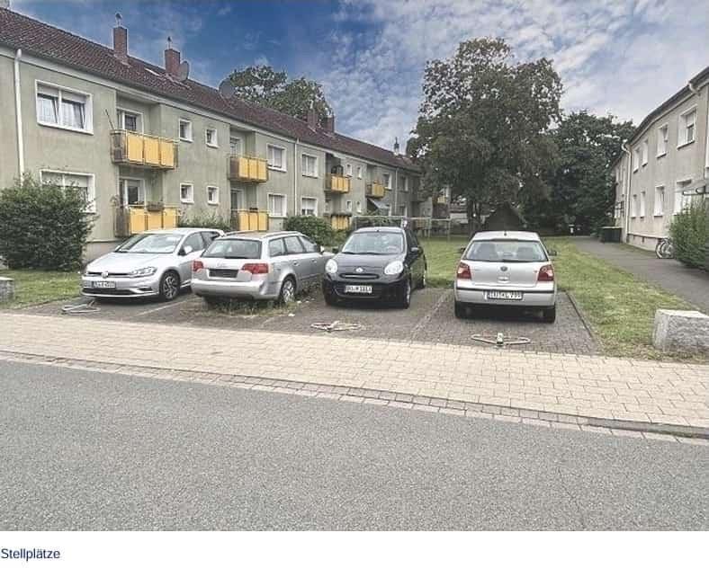 2Wohnungen zu verkaufen und 4 ParkplatzStellplätze
