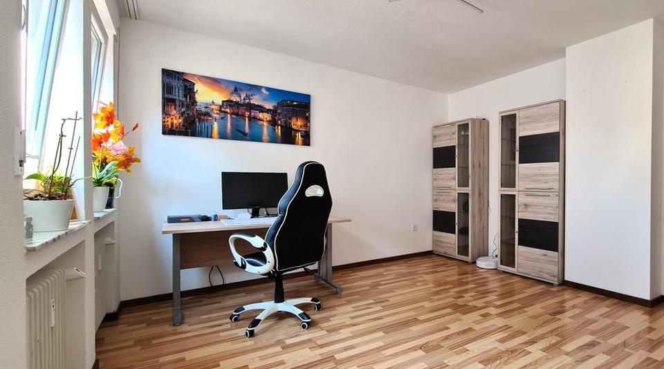 Helle, frisch renovierte 3-Zimmer-Wohnung, großer Balkon in Zons 3 zimmer