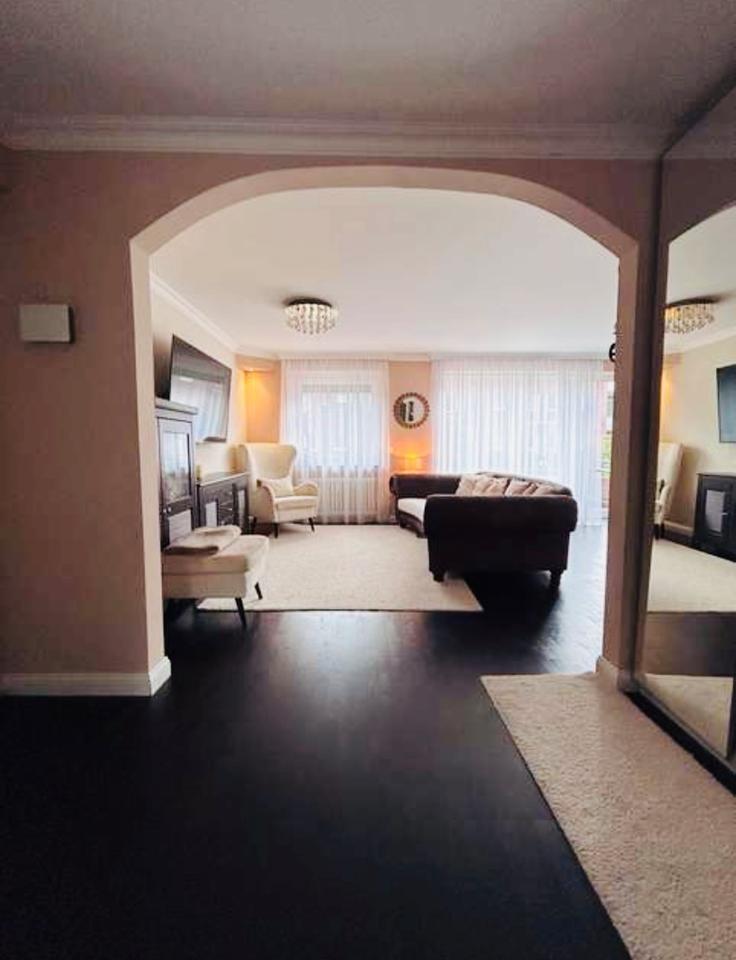 Von Privat! Ruhige und stilvolle Wohnung mit Balkon nahe Rhein.