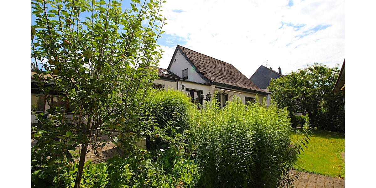 Raumwunder mit diversen Nutzungsmöglichleiten: Massives EFH mit Garten, Garage und viel Potenzial 7 zimmer