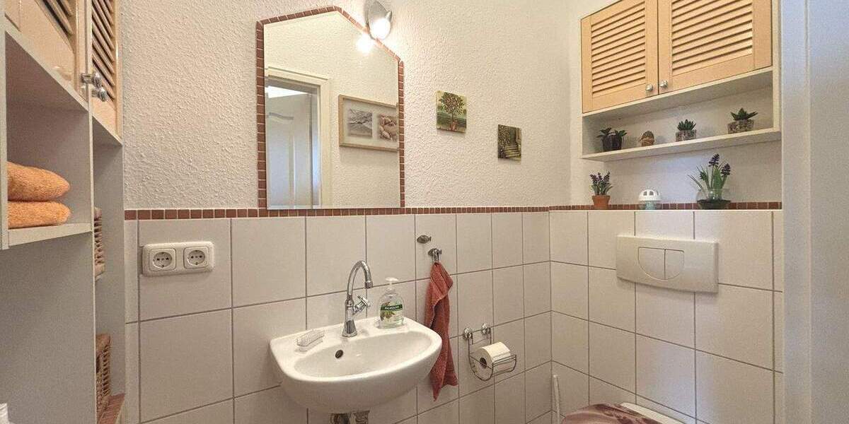 Helle Eigentumswohnung mit 5 Zimmern und Altbau-Charme 5 zimmer