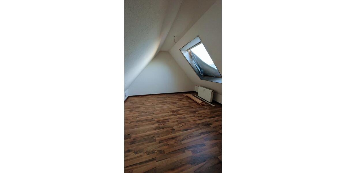 Dachgeschoßwohnung Viersen Hülsdonk - 3.5 Zimmer, 106 m&sup2;, 1.060&euro; | Angebot:25784077