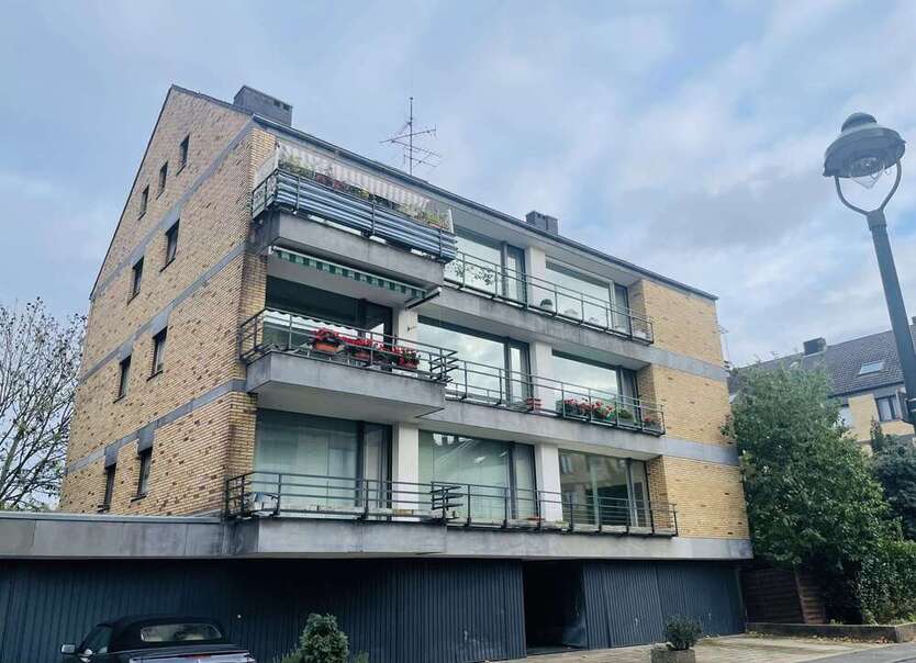 Wohnung zum Kaufen in Düsseldorf 299.000 € 90 m²