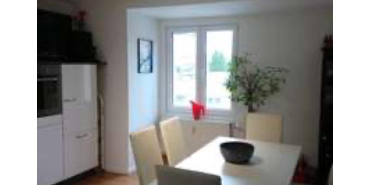 NE-Holzheim: 2-Zimmer-Wohnung, Wohnküche mit EBK und Balkon 2 zimmer