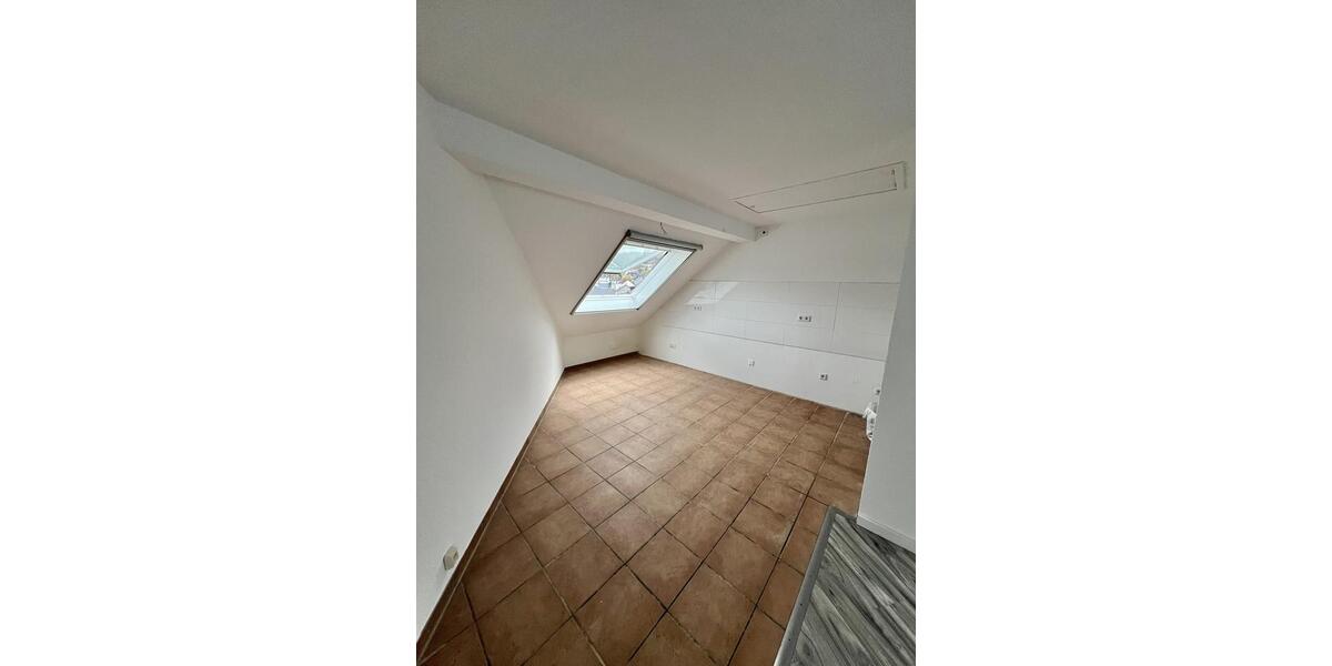 Dachgeschoßwohnung Wuppertal Unterbarmen - 5 Zimmer, 85 m&sup2;, 800&euro; | Angebot:25395285