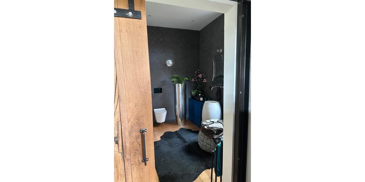 Einfamilienhaus Mönchengladbach West - 7 Zimmer, 290 m&sup2;, 3.600&euro; | Angebot:26126569