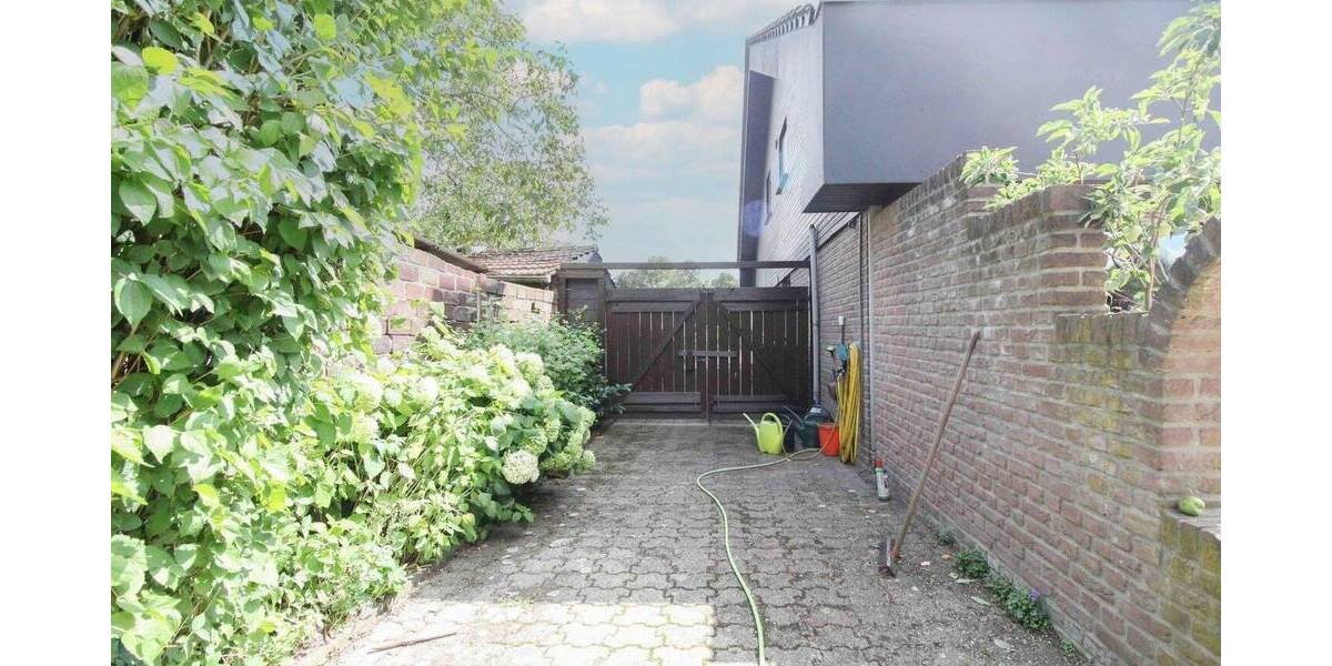 Top gepflegtes 2-Familienhaus in ruhiger Lage mit schönem Grundstück 8 zimmer