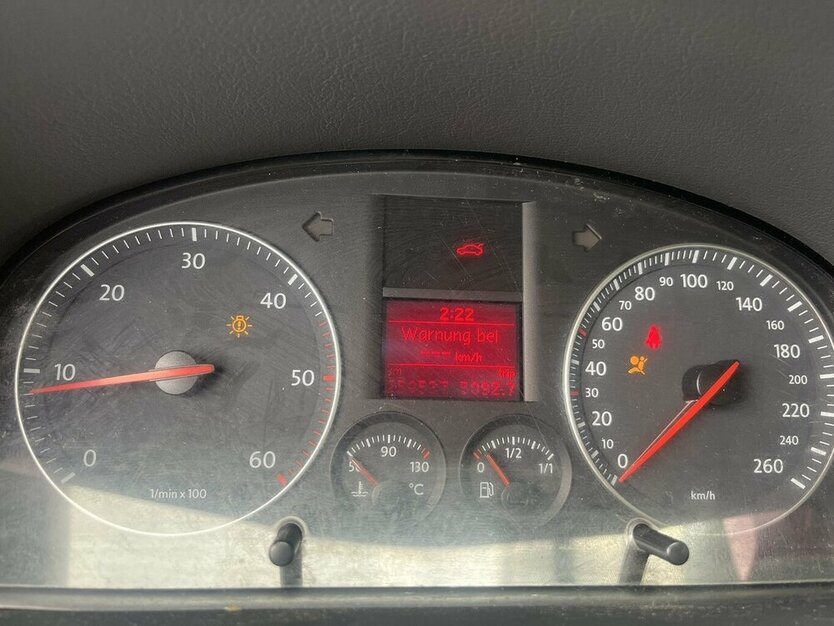 VW Touran Trendline / 7 Sitze / Kamera / Tempomat 249.000 km 3.900 € Mönchengladbach 41066