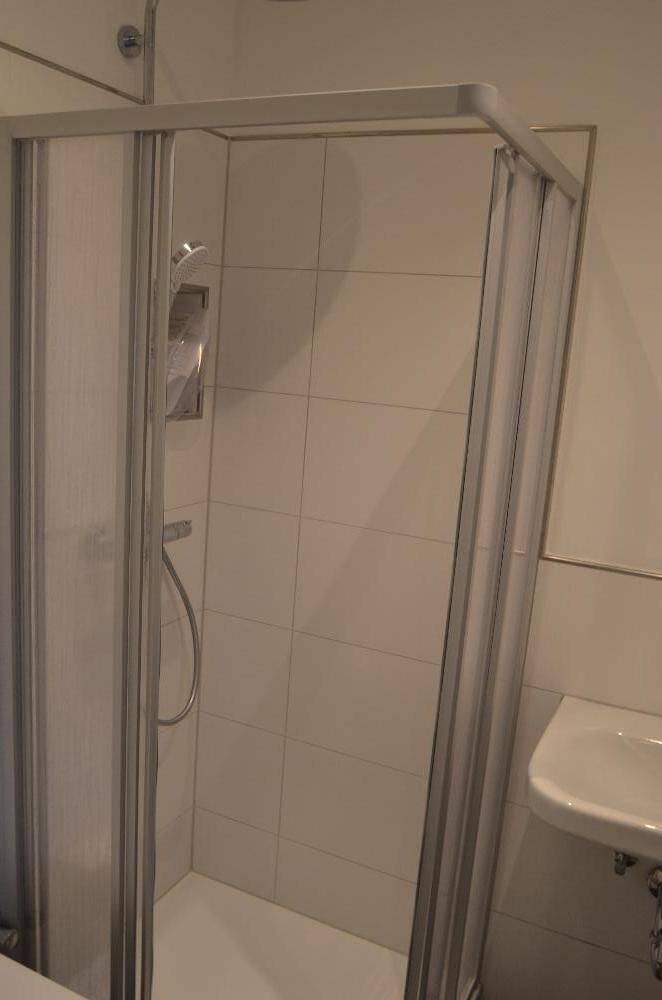 komplett sanierte 2-Zimmerwohnung