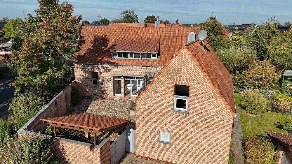 Charaktervolles Zuhause mit zusätzlicher Wohneinheit in zentraler Lage von Willich-Neersen! 9 zimmer