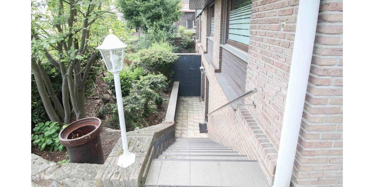 Top gepflegtes 2-Familienhaus in ruhiger Lage mit schönem Grundstück 8 zimmer