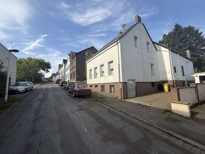 Haus zum Kaufen in Solingen 299.000 € 150.98 m²