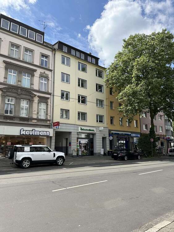 Einzelhandel in Düsseldorf 2.000 € 96 m²