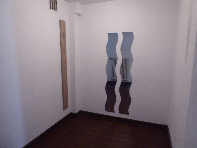 Gewerbeobjekt Düsseldorf Rath - 8 Zimmer, 156 m&sup2;, 350.000&euro; | Angebot:21329524