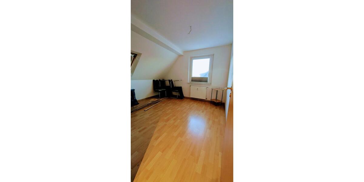 Dachgeschoßwohnung Viersen Hülsdonk - 3.5 Zimmer, 106 m&sup2;, 1.060&euro; | Angebot:25571220