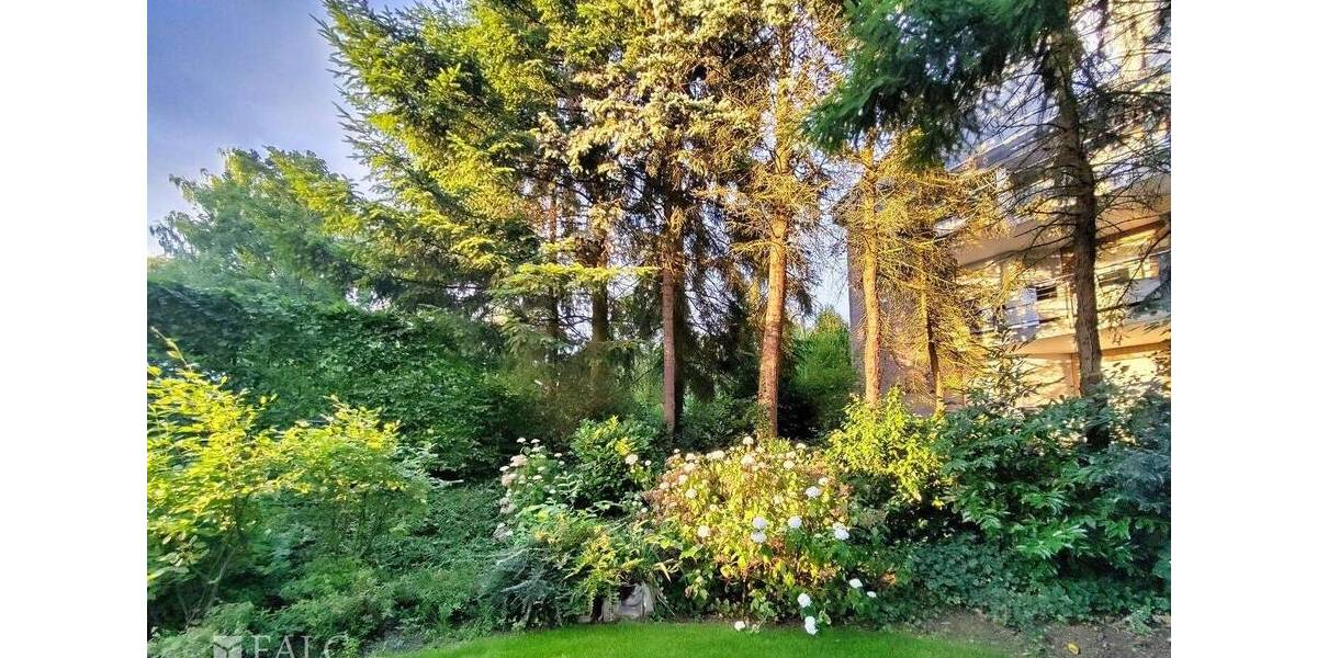 Komfortabel, ruhig, begehrt -Ruheoase in zentraler Lage -Wohnen mit Garten und Tiefgaragenstellplatz 3 zimmer