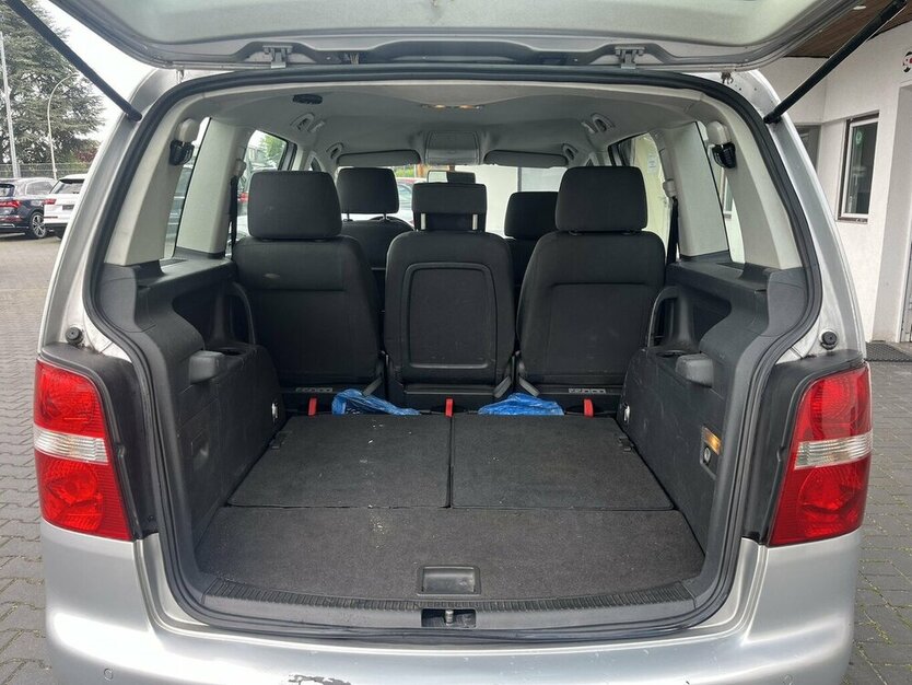 VW Touran Trendline / 7 Sitze / Kamera / Tempomat 249.000 km 3.900 € Mönchengladbach 41066