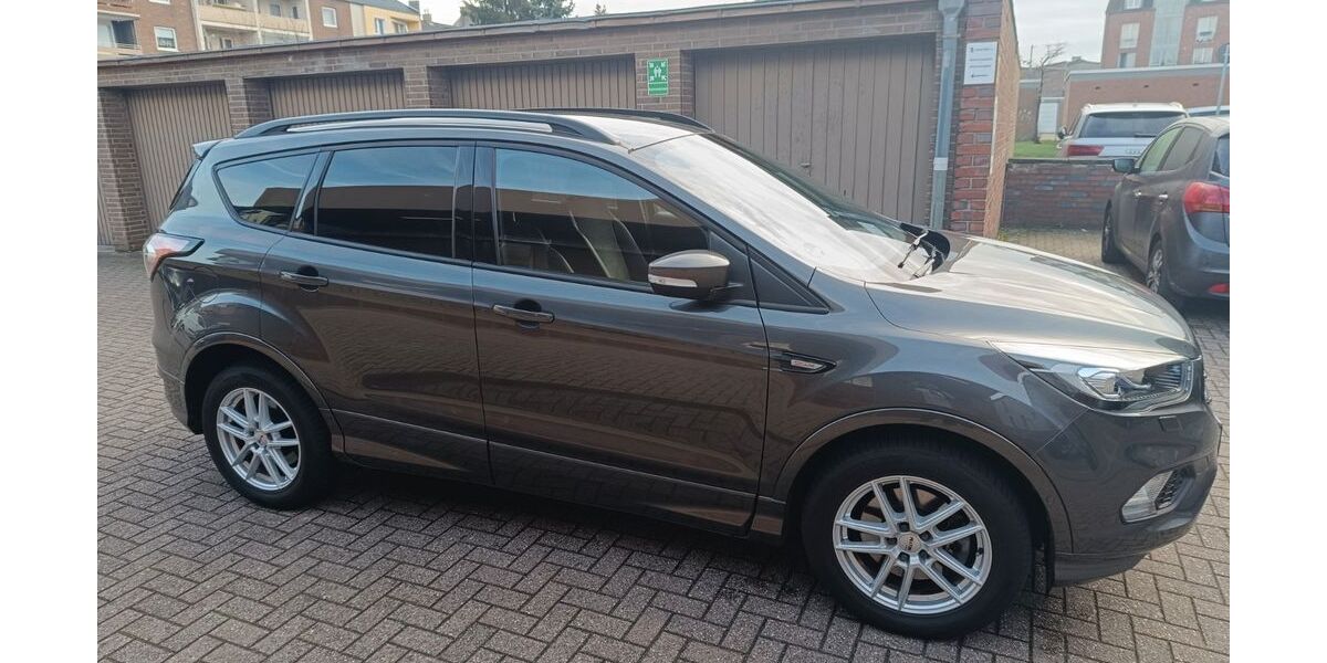 Ford Kuga 68.000 km 16.500 &euro; Neuss 41462