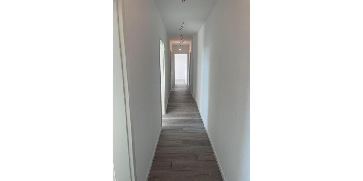 Dachgeschoßwohnung Solingen Aufderhöhe - 4 Zimmer, 80 m&sup2;, 950&euro; | Angebot:25755324