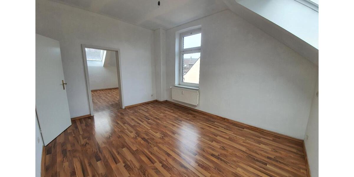 Dachgeschoßwohnung Duisburg Mittelmeiderich - 3 Zimmer, 1 m&sup2;, 700&euro; | Angebot:25590266