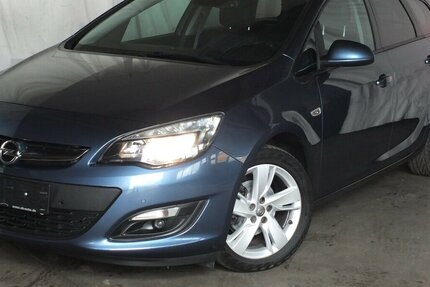 Opel Astra STYLE KLIMAAUTOM NAVI START-STOP PARKPILOT 100.000 km 7.904 € Köln 50858