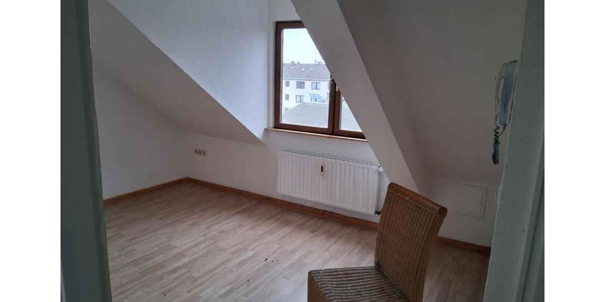 Dachgeschoßwohnung Krefeld Cracau - 2 Zimmer, 35 m&sup2;, 390&euro; | Angebot:25714504