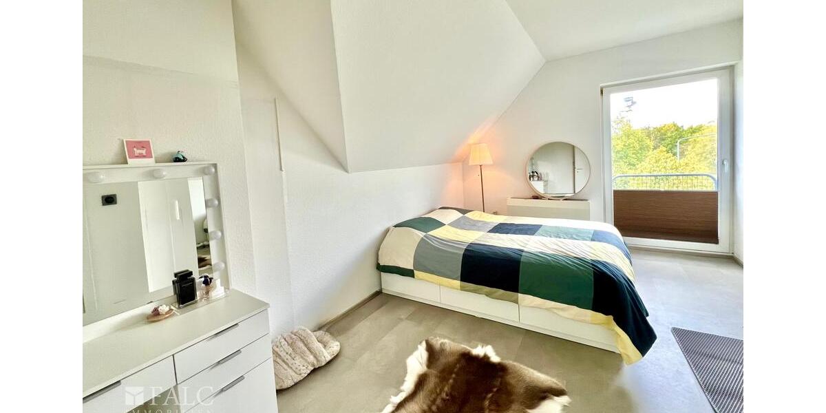 Möblierte Maisonette-Wohnung mit Balkon & TG in Düsseldorf-Unterrath 3 zimmer