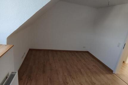Dachgeschosswohnung ***frisch saniert und Toplage *** 3 zimmer